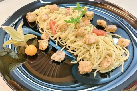 Spaghetti z łososiem: Przepis idealny + triki szefa kuchni
