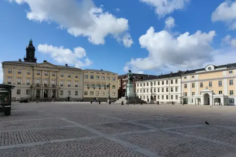 Gustav Adolfs torg i Göteborg, en perfekt plats att starta en **free walking tour Gothenburg** på.