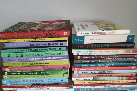 Książki lektury 3 klasa podstawowa: "Gwiazdkowy Prosiaczek", "Przygody Filonka Bezogonka", "Dzieci z Bullerbyn" i inne.