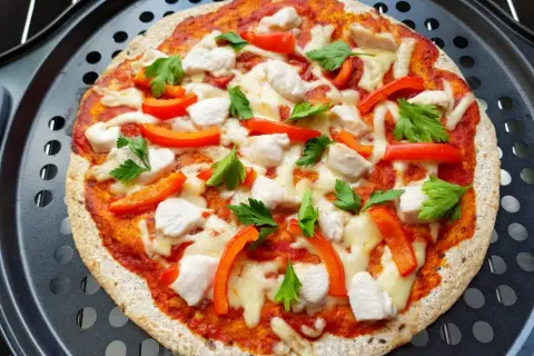 Pizza z tortilli: chrupiąca w 10 minut? Sprawdź 3 proste sposoby!
