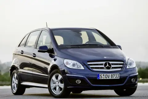 Ciemnoniebieski Mercedes Klasa B, idealny do miasta. Wiele pozytywnych mercedes klasa b - opinie.