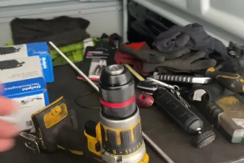 Jak łatwo wymienić głowicę w wiertarce - 5 prostych kroków