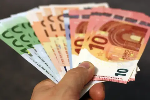 Euro banknoty, które mogą być używane na Wyspach Kanaryjskich. Waluta to euro.