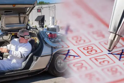 Gracz w stroju naukowca w DeLorean, obok kuponu lotto z zaznaczonymi numerami. Największe błędy przy przeliczaniu kursu euro które zawyżyły wygrane graczy.