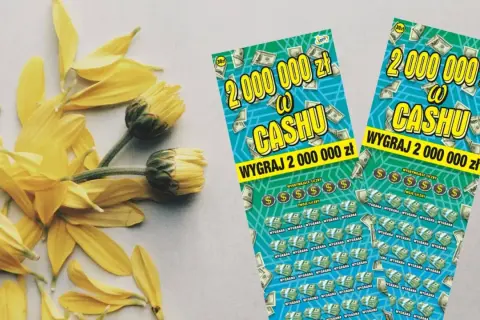 Dwie zdrapki "2 000 000 zł w Cashu" obok żółtych płatków. Co zrobić w przypadku awarii terminala Lotto podczas sprawdzania zdrapki?