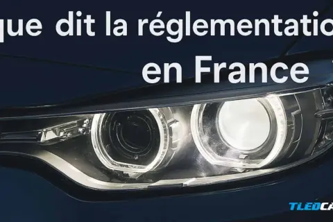 Gros plan sur les feux d'une voiture moderne, éclairés. Le texte "que dit la réglementation en France ?" suggère une discussion sur les différents feux de voiture.