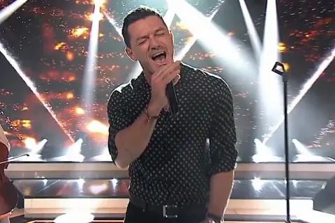 Luke Evans w Jaka to melodia - Co za emocjonujący występ!