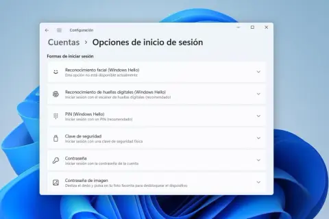 Configuración de Cuentas en Windows 11: Opciones de inicio de sesión, incluyendo PIN y contraseña. Ayuda para quitar contraseña inicio Windows 11.