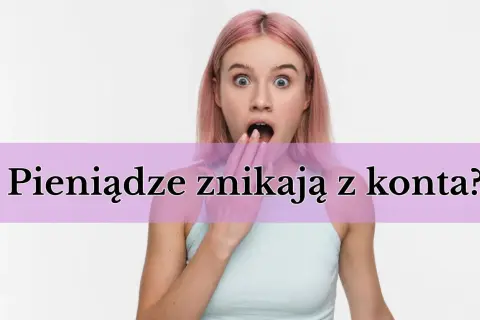 Młoda kobieta z różowymi włosami zszokowana, zakrywająca usta dłonią.