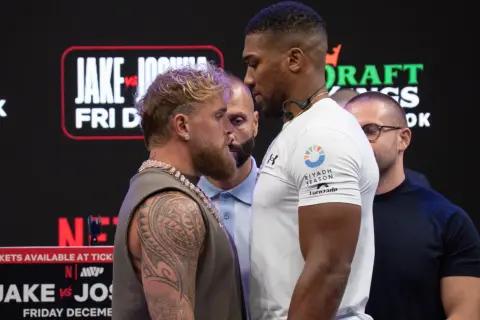 Two boxers face off, highlighting how boxing weight classes work to ensure fair competition.