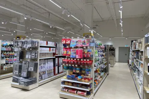 Pierwszy dyskont w Polsce: Co musisz wiedzieć o MR.DIY i jego wpływie
