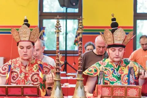 Ośrodki buddyzmu w Polsce: Gdzie znaleźć praktyki i tradycje?
