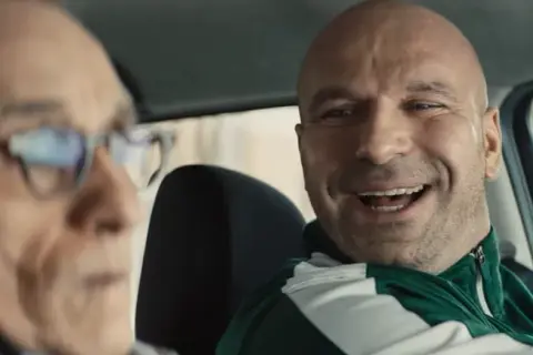 Kim jest babcia z reklamy McDonald's i jak jej historia porusza serca?