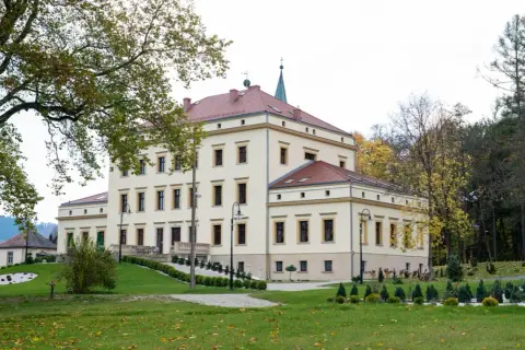 Pałac w Lubiechowej: niezwykły hotel z historią w Górach Kaczawskich