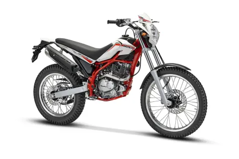 Beta Alp 200 potencia CV, moto trial blanca y roja con chasis tubular rojo. Lista para la aventura.