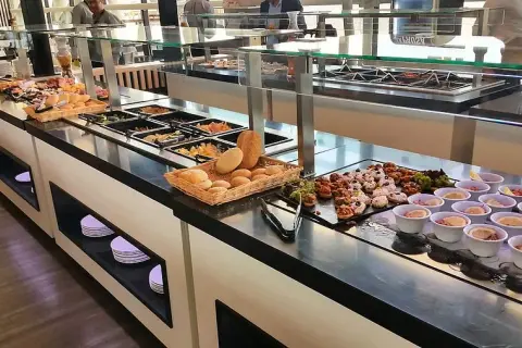 El Almuerzo en España: La Pausa Cultural que Debes Entender