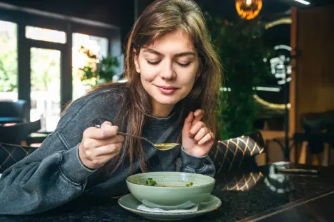 Obiady jak u mamy w Ustce - najlepsze miejsca na domowe smaki