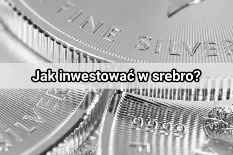 Zbliżenie na błyszczące monety z napisem "FINE SILVER". Tekst "Jak inwestować w srebro?" sugeruje, że warto rozważyć ten metal szlachetny.