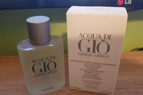 Flakon i pudełko męskiej wody toaletowej Acqua di Gio 100ml Giorgio Armani.