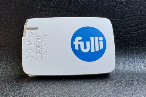 Badge de télépéage moto Fulli, modèle Kapsch TRP-4010.