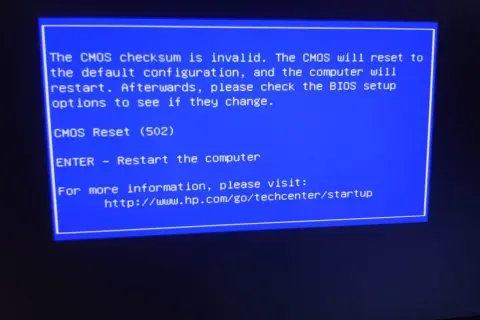 Error de CMOS: el equipo se reiniciará con la configuración predeterminada. Presiona ENTER para continuar.