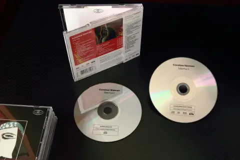 Płyty SACD Czesława Niemena "Idée Fixe" w wersji hybrydowej. To format audio, który oferuje wyższą jakość dźwięku.