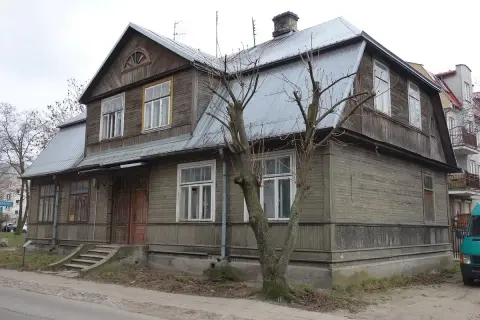 Stary drewniany dom: renowacja bez błędów? Sprawdź nasz poradnik!