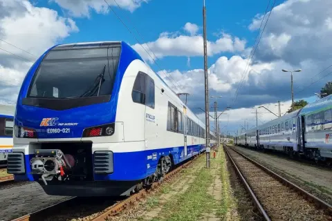 Nowy pociąg ED160-021 PKP Intercity gotowy do podróży z Poznania do Lublina.