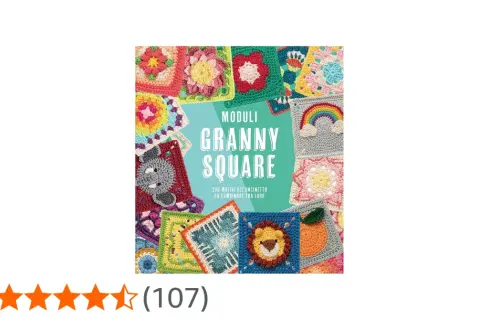 Copertina di un libro con tanti colorati motivi all'uncinetto, tra cui un arcobaleno e un leone, tutti con la tecnica granny square.
