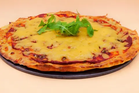 Pizza ser na wierzch czy pod spód - jak wybrać najlepszą opcję?