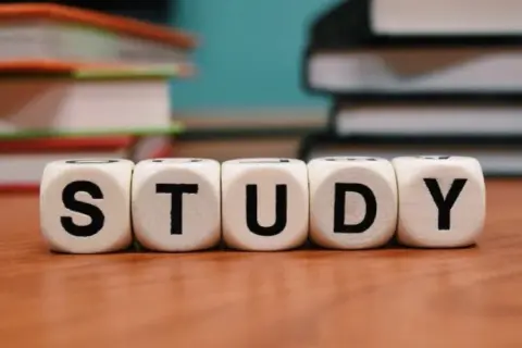 Kiedy rozpoczyna się rekrutacja na studia? Sprawdź ważne terminy!