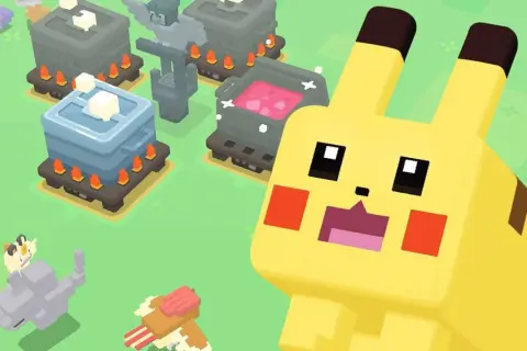 Pikachu i inne Pokemony w grze na Androida. W tle widać budynki i kociołki.