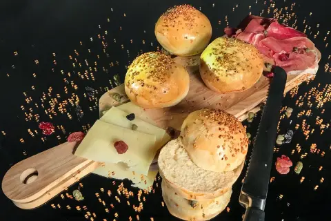 Réussir vos pains burger maison : le secret d'une mie moelleuse
