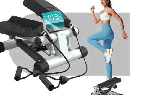 Frau trainiert auf einem Stepper. Der digitale Bildschirm zeigt 10.3. Ein Stepper-Test für ein effektives Workout.