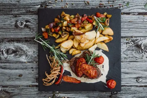 Gdzie zjeść w Świeradowie-Zdroju? Odkryj najlepsze restauracje