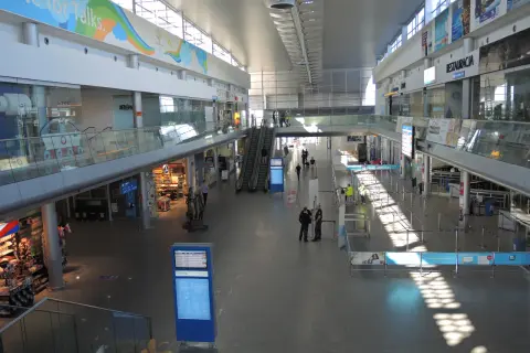 Jak szybko i tanio dotrzeć na lotnisko w Poznaniu?