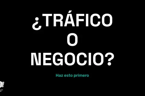¿Tráfico o negocio? La clave para el éxito. Logo de Lucía y el SEO.