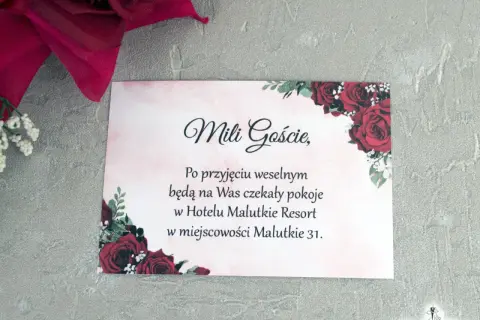 Informacja o noclegu dla gości weselnych: "Mili Goście, po przyjęciu weselnym będą na Was czekały pokoje w Hotelu Malutkie Resort w miejscowości Malutkie 31.