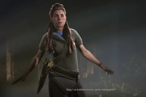 Aloy z Horizon Zero Dawn 3 z łukiem na plecach, pyta: "I co zrobiłaś reszcie, zanim odpłynęłam?".