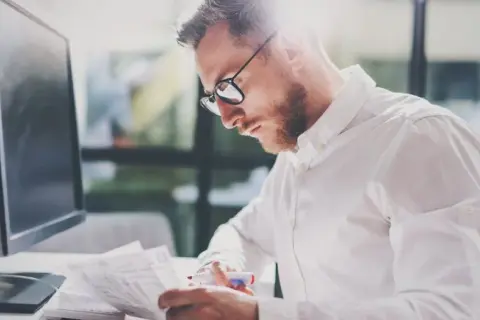 Praca spedytora: Czy to zawód dla Ciebie? Wszystko, co musisz wiedzieć