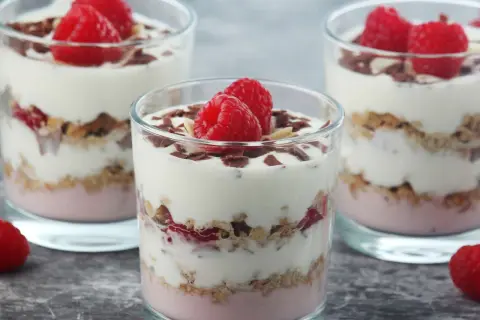Himbeer Quark Dessert: Schnell, einfach & unwiderstehlich lecker!