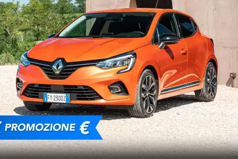 Nuova Clio 2026 GPL: un'offerta imperdibile su questa elegante auto arancione.