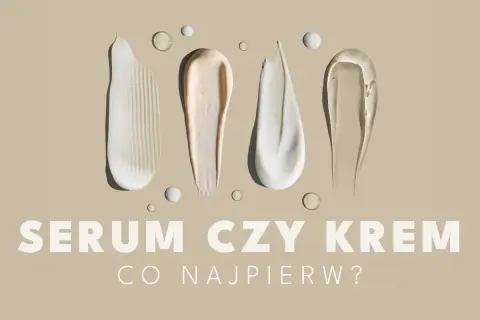 Smugi kremów i serum na beżowym tle. Pytanie: "SERUM CZY KREM CO NAJPIERW?".