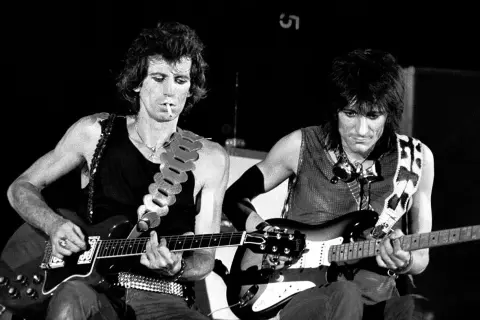 Historia gitary elektrycznej: Od cichej do ikony rocka