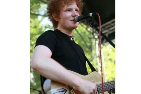 Ed Sheeran kto to? Poznaj jego niezwykłą biografię i osiągnięcia