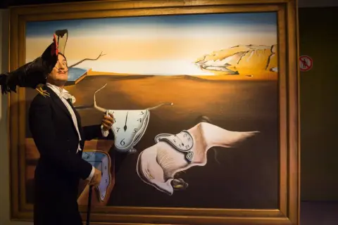 Rzeźby Salvadora Dalí: odkryj ich niesamowite znaczenie i historię