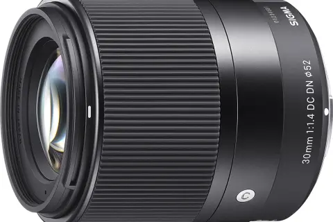 Objectif 50 mm pour quel usage ? Ce Sigma 1.4 DC DN 52mm est idéal pour portraits et faible luminosité.