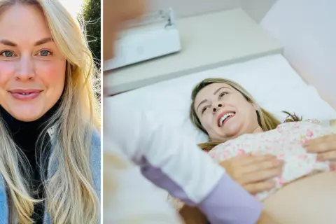 Kvinna på en brits för hinnsvepning hemma, med en annan person som utför proceduren.