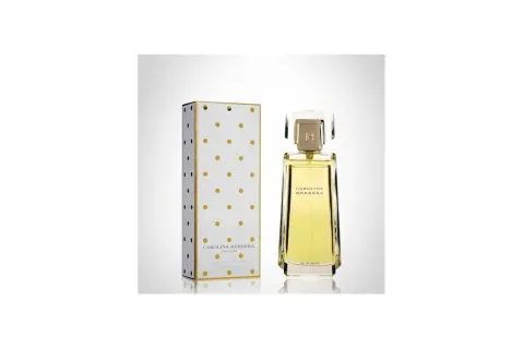 Eleganckie perfumy Carolina Herrera w złotym flakonie i pudełku w kropki.