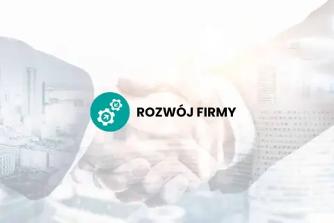 Symbol rozwoju firmy i hasło "ROZWÓJ FIRMY" na tle uścisku dłoni i panoramy miasta. Idealne dla spółki akcyjnej.